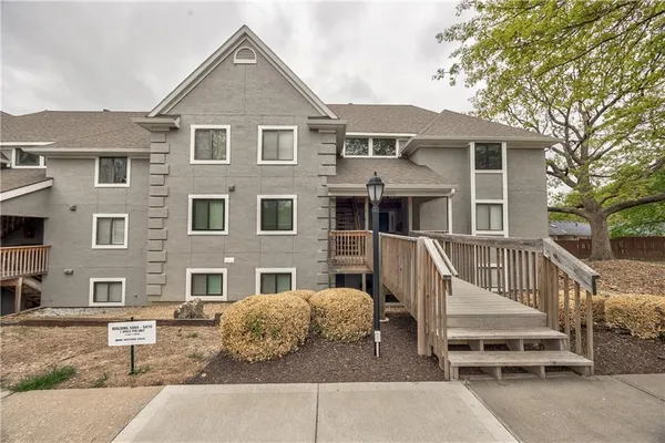 $225,000 | 5860 Park Street, Unit 7, Shawnee, KS 66216