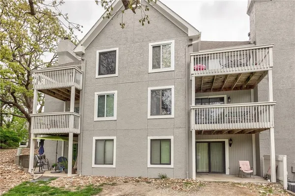 $225,000 | 5860 Park Street, Unit 7, Shawnee, KS 66216