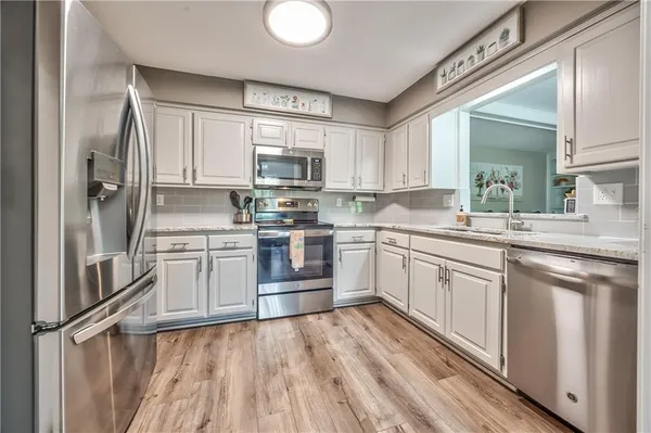 $225,000 | 5860 Park Street, Unit 7, Shawnee, KS 66216