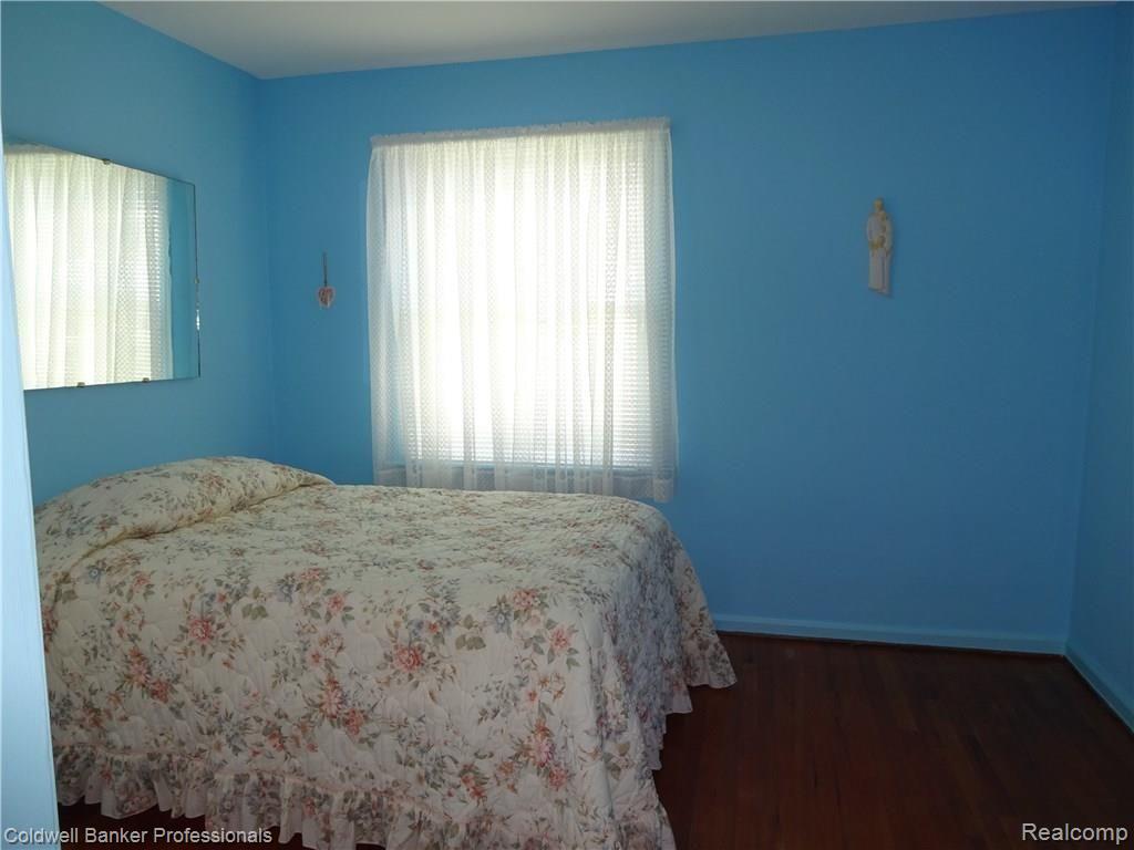 92 Exmoor Road Waterford, MI 48328 - Photo 8 of 26 Bedroom - main level