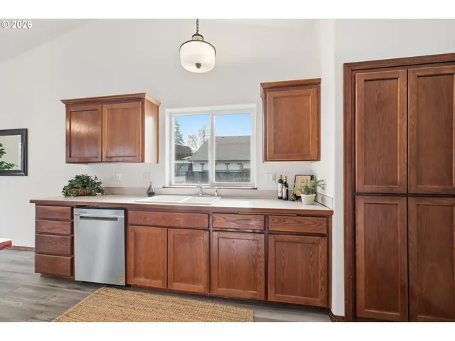 $424,000 | 2989 Dahlia Lane, Eugene, OR 97404