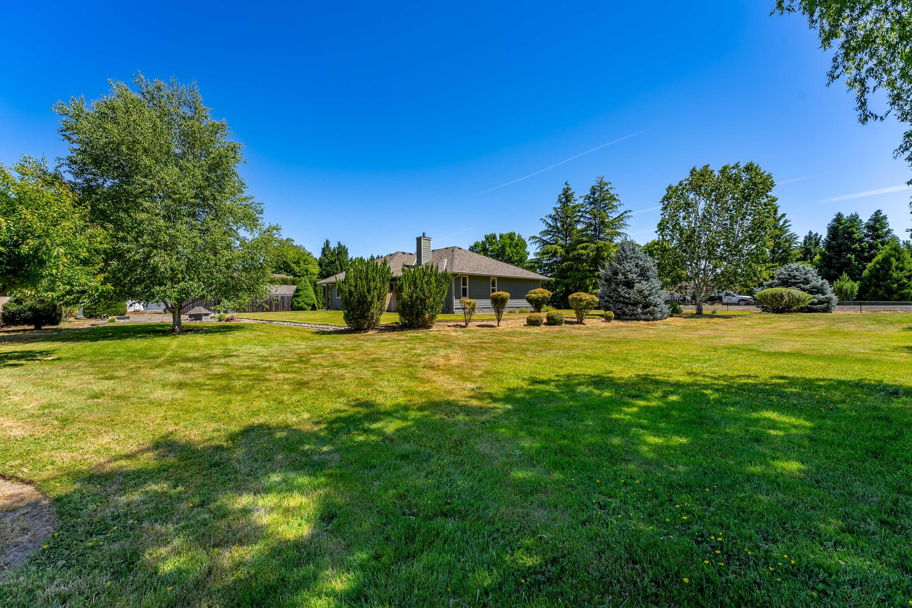 974 Felicia Lane Grants Pass, OR 97527 - Photo 28 of 36 a view of swimming pool with a yard
