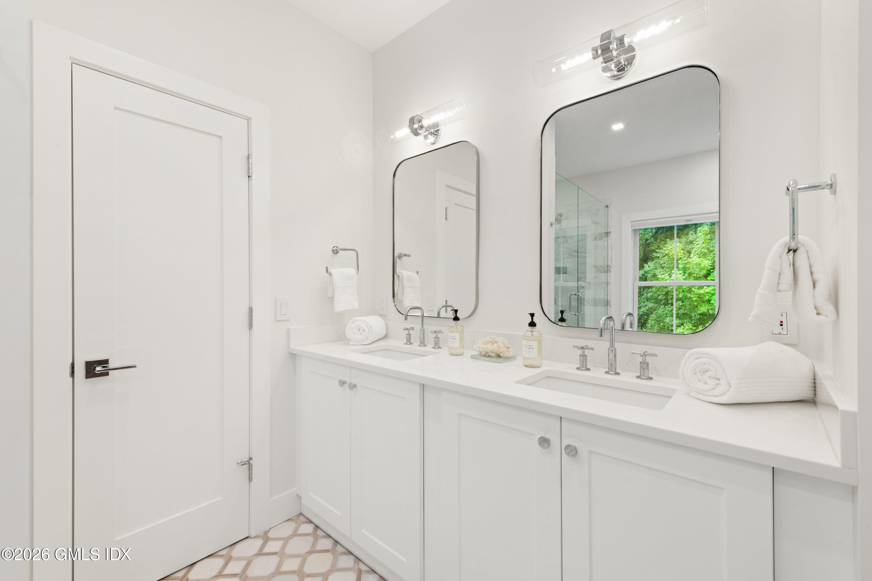 89 Indian Field Road Greenwich, CT 06830 - Photo 22 of 40 2.51 Primary Bathroom