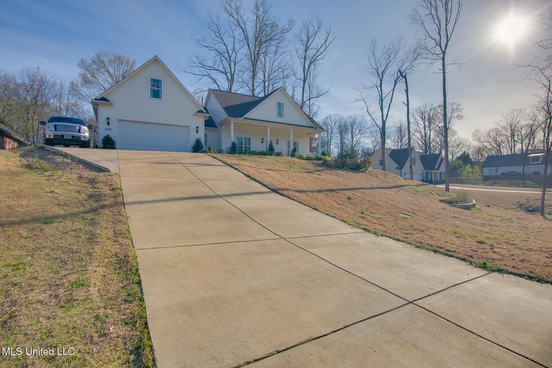 4235 Star Landing Road Nesbit, MS 38651 - Photo 4 of 30 Front