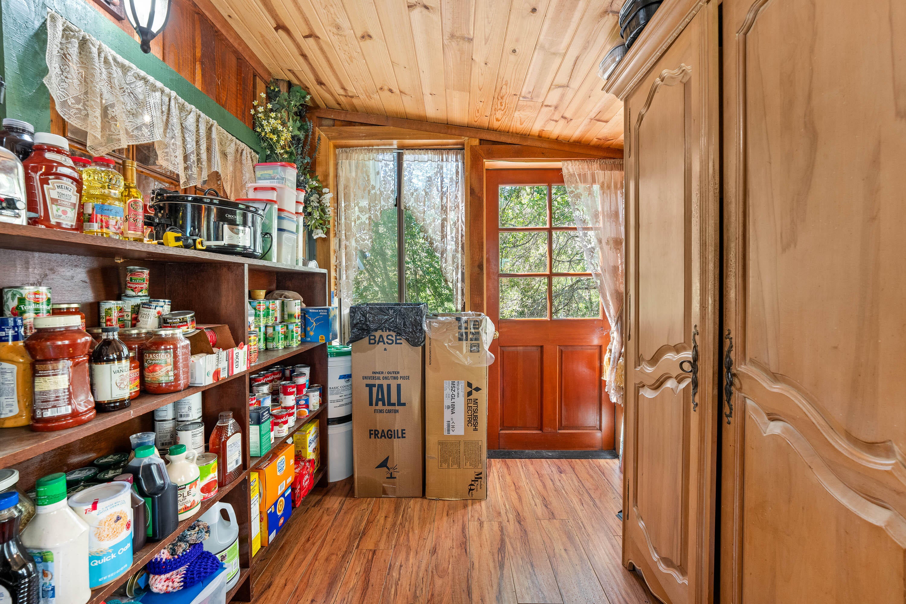 8570 Deer Creek Road Selma, OR 97538 - Photo 11 of 54 INT (14 of 23)