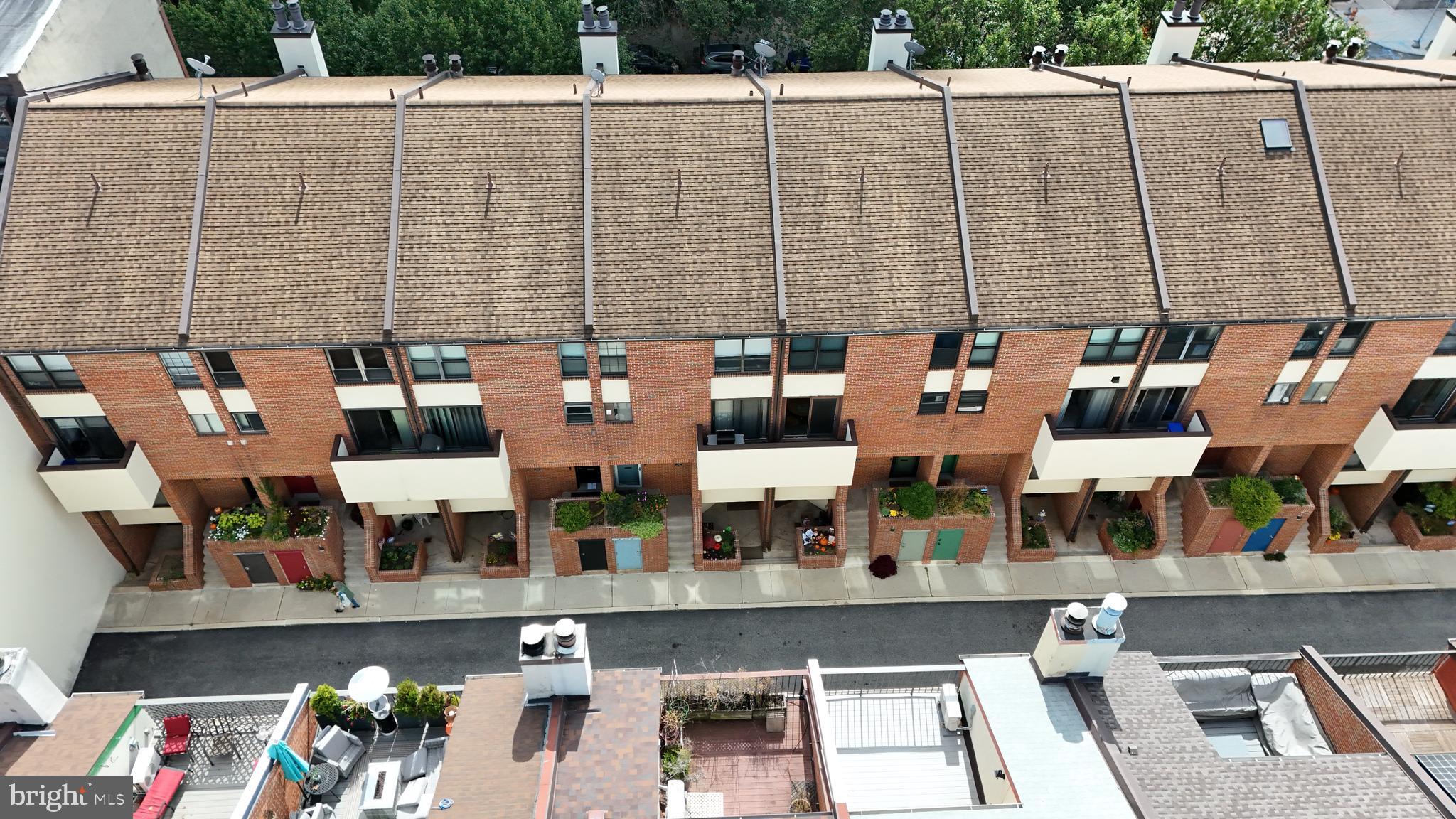 2033 Arch Street, Unit DR5L Philadelphia, PA 19103 - Photo 4 of 5 an outdoor space with lots of furniture and garden view