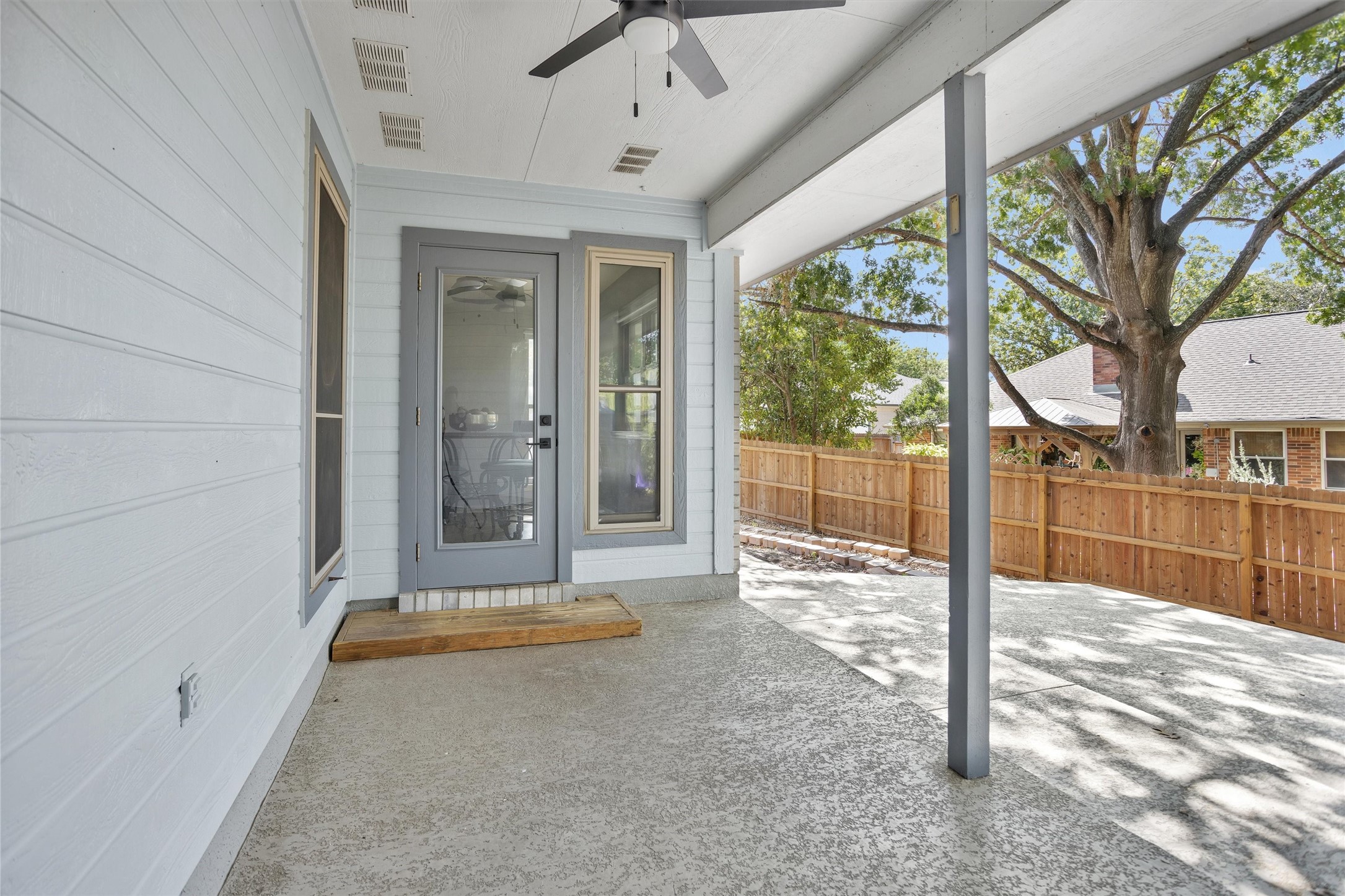 1906 Round Table New Braunfels, TX 78130 - Photo 29 of 46 a view of entryway