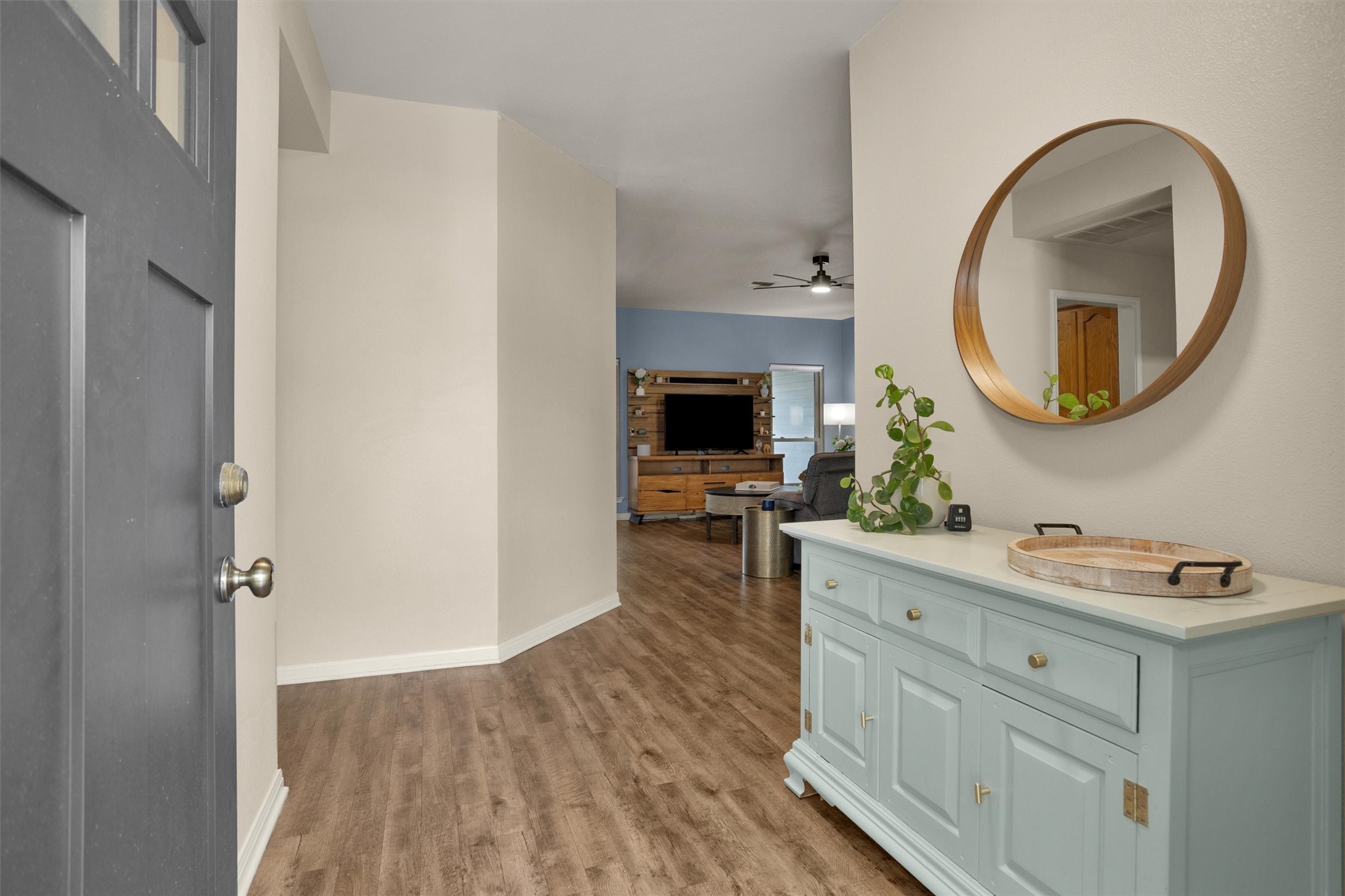 1906 Round Table New Braunfels, TX 78130 - Photo 3 of 46 a very nice looking room with a wooden floor