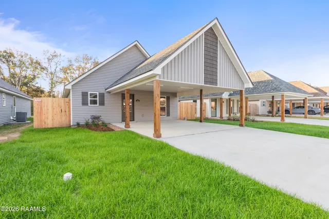$207,500 | 225 Camerons Cove Drive, Carencro, LA 70520