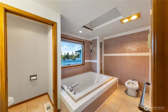 $899,000 | 2115 Fairway Lane, Oak Harbor, WA 98277