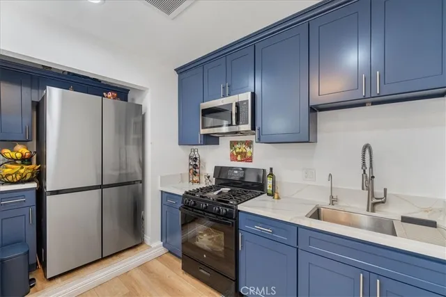 a view of a livingroom with furniture