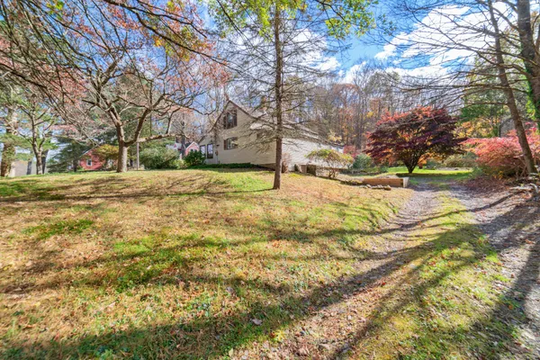 $390,000 | 43 Hoop Pole Hill Road, Woodbury, CT 06798