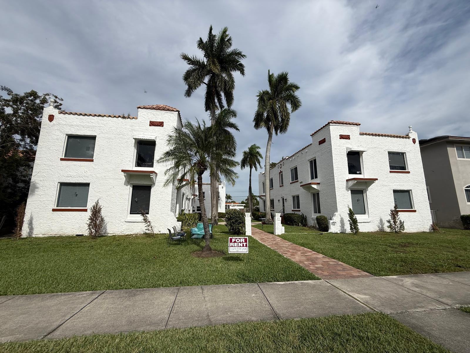 817 Tyler Street, Unit 10 Hollywood, FL 33019 - Photo 1 of 13 Photo 1