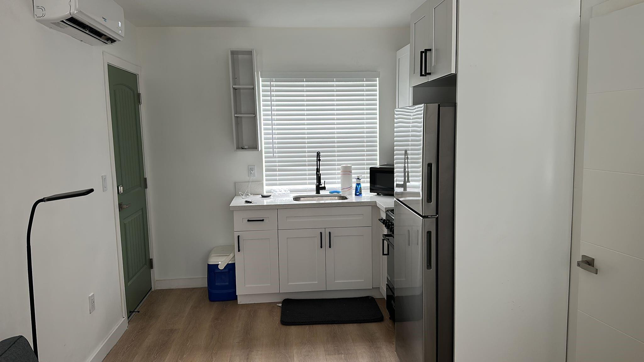 817 Tyler Street, Unit 10 Hollywood, FL 33019 - Photo 4 of 13 Photo 4