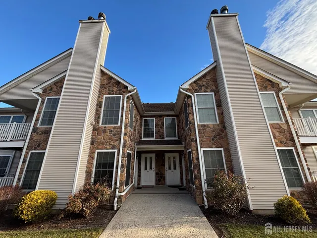 $2,700 | 116 Chariot Court, Piscataway, NJ 08854