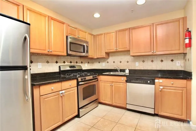 $2,700 | 116 Chariot Court, Piscataway, NJ 08854