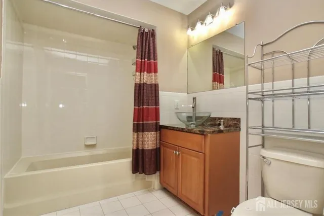 $2,700 | 116 Chariot Court, Piscataway, NJ 08854