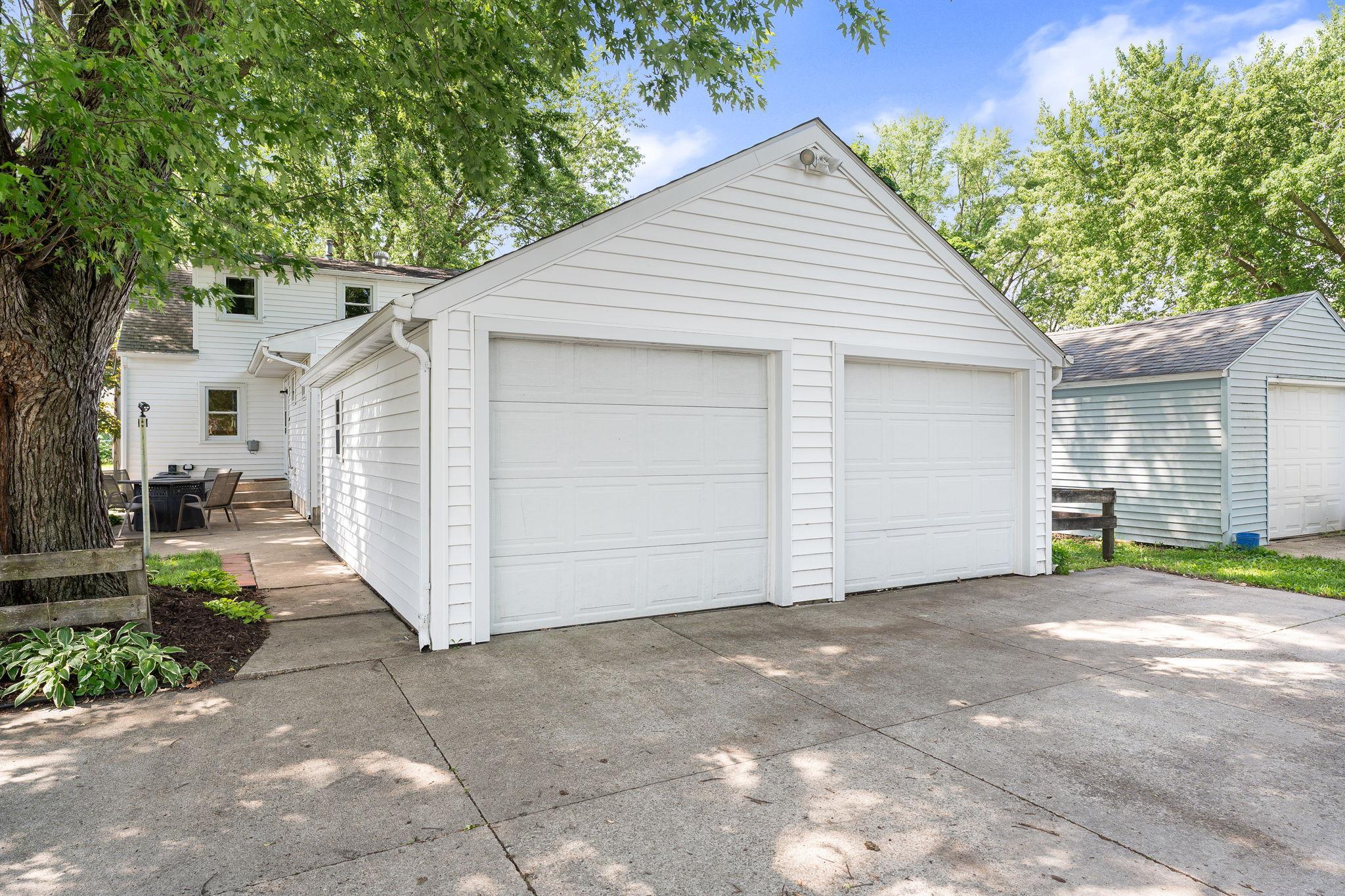 902 11th Avenue Southwest Austin, MN 55912 - Photo 3 of 40
