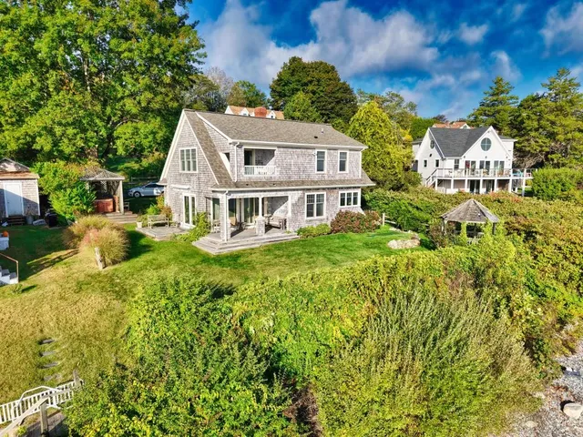 $3,300 | 73 Bayside Avenue, Portsmouth, RI 02871