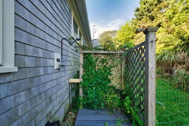 $3,300 | 73 Bayside Avenue, Portsmouth, RI 02871