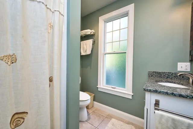 $3,300 | 73 Bayside Avenue, Portsmouth, RI 02871