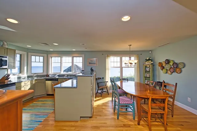 $3,300 | 73 Bayside Avenue, Portsmouth, RI 02871