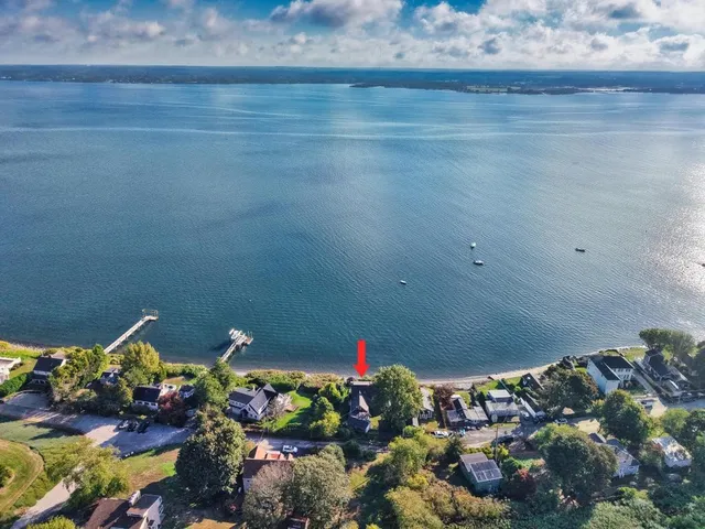 $3,300 | 73 Bayside Avenue, Portsmouth, RI 02871
