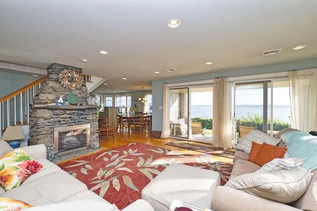 $3,300 | 73 Bayside Avenue, Portsmouth, RI 02871