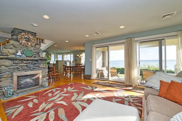 $3,300 | 73 Bayside Avenue, Portsmouth, RI 02871