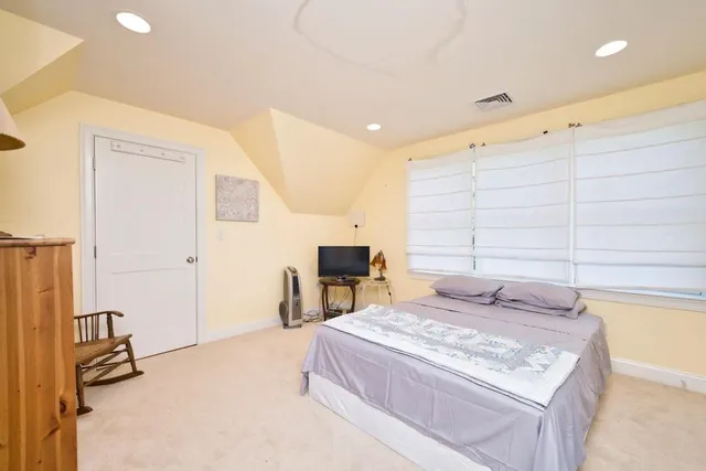 $3,300 | 73 Bayside Avenue, Portsmouth, RI 02871