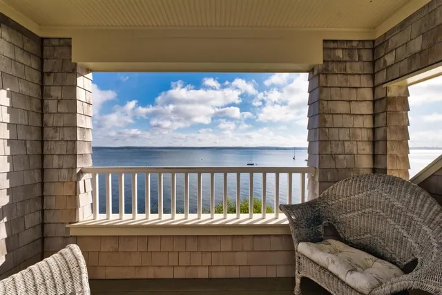 $3,300 | 73 Bayside Avenue, Portsmouth, RI 02871