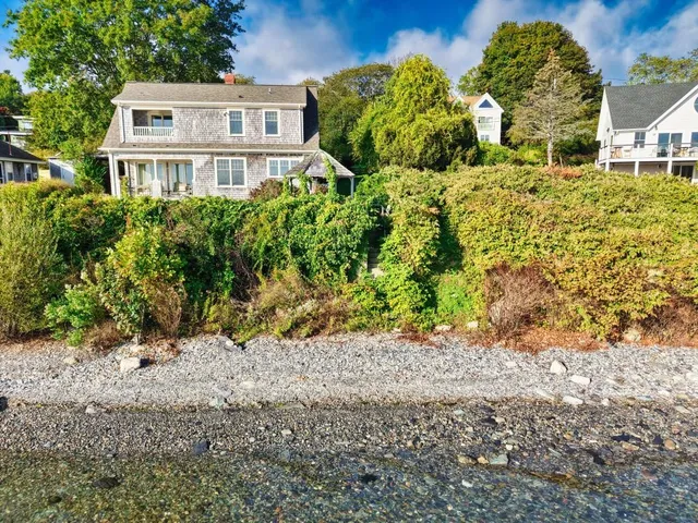 $3,300 | 73 Bayside Avenue, Portsmouth, RI 02871