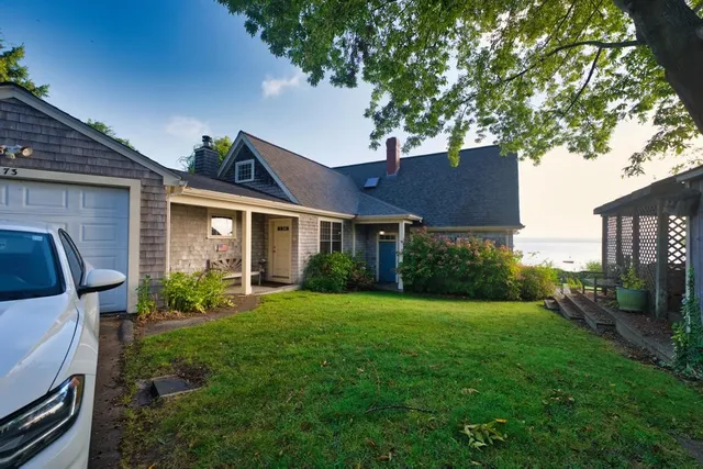 $3,300 | 73 Bayside Avenue, Portsmouth, RI 02871