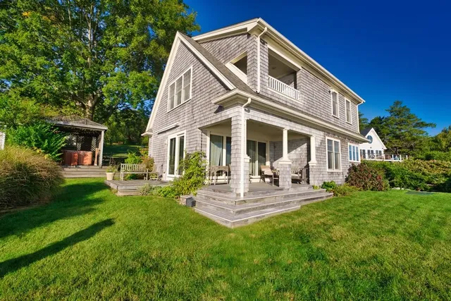 $3,300 | 73 Bayside Avenue, Portsmouth, RI 02871