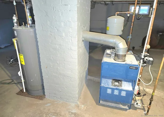 a bathroom with a toilet