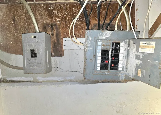 a view of a house with street