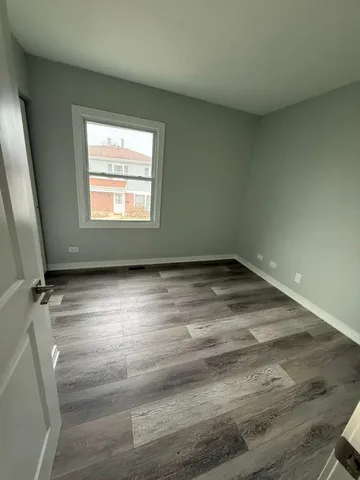 $2,400 | 1311 Kingsbury Drive, Unit E, Hanover Park, IL 60133