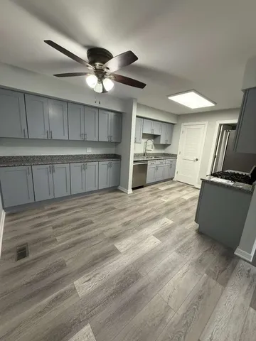 $2,400 | 1311 Kingsbury Drive, Unit E, Hanover Park, IL 60133