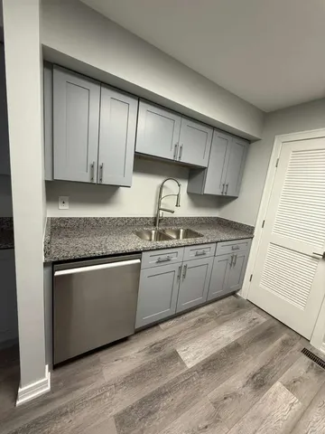 $2,400 | 1311 Kingsbury Drive, Unit E, Hanover Park, IL 60133