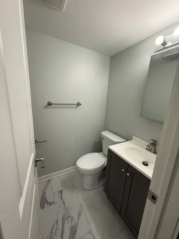 $2,400 | 1311 Kingsbury Drive, Unit E, Hanover Park, IL 60133