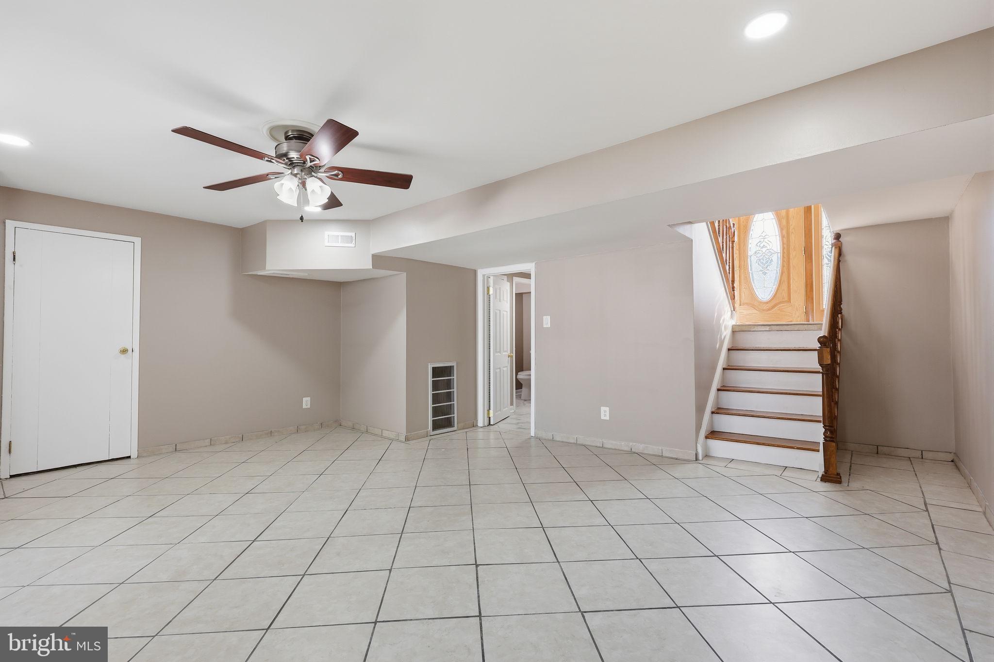 1853 Merlin Road Philadelphia, PA 19116 - Photo 33 of 41 Spacious, versatile living area awaits.