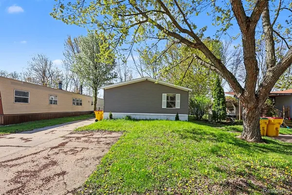 $52,500 | 29656 Jamestown Drive, New Baltimore, MI 48051