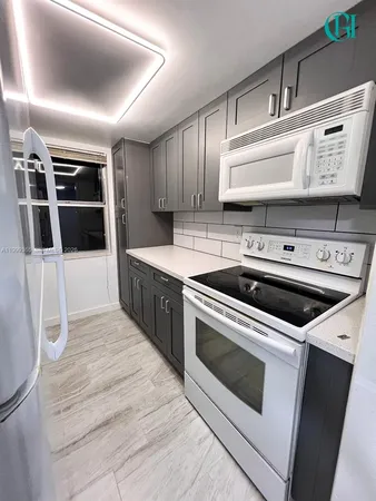 $1,700 | 102 Southeast 10th Street, Unit 101, Deerfield Beach, FL 33441