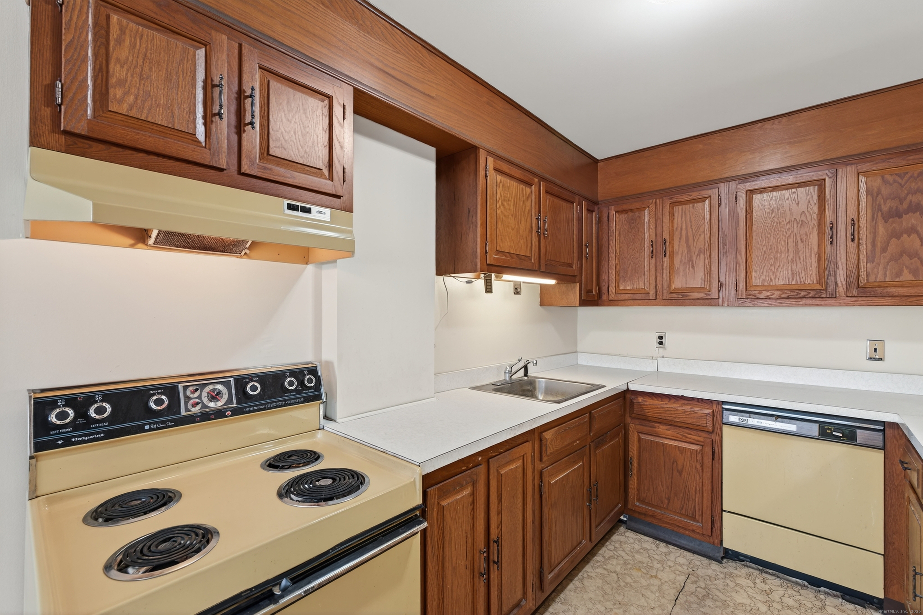 34 Crescent Street, Unit 2D Stamford, CT 06906 - Photo 14 of 37