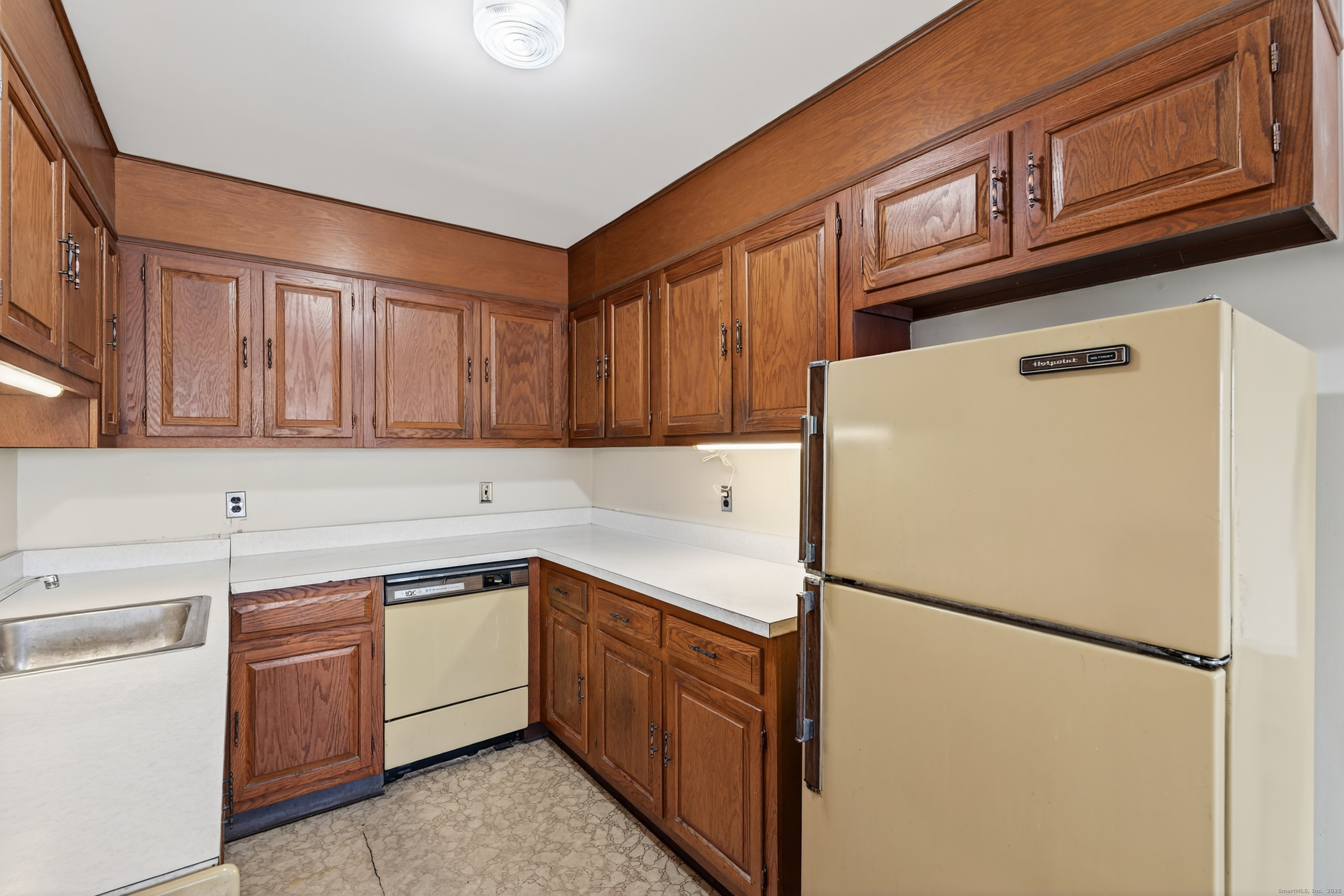34 Crescent Street, Unit 2D Stamford, CT 06906 - Photo 15 of 37