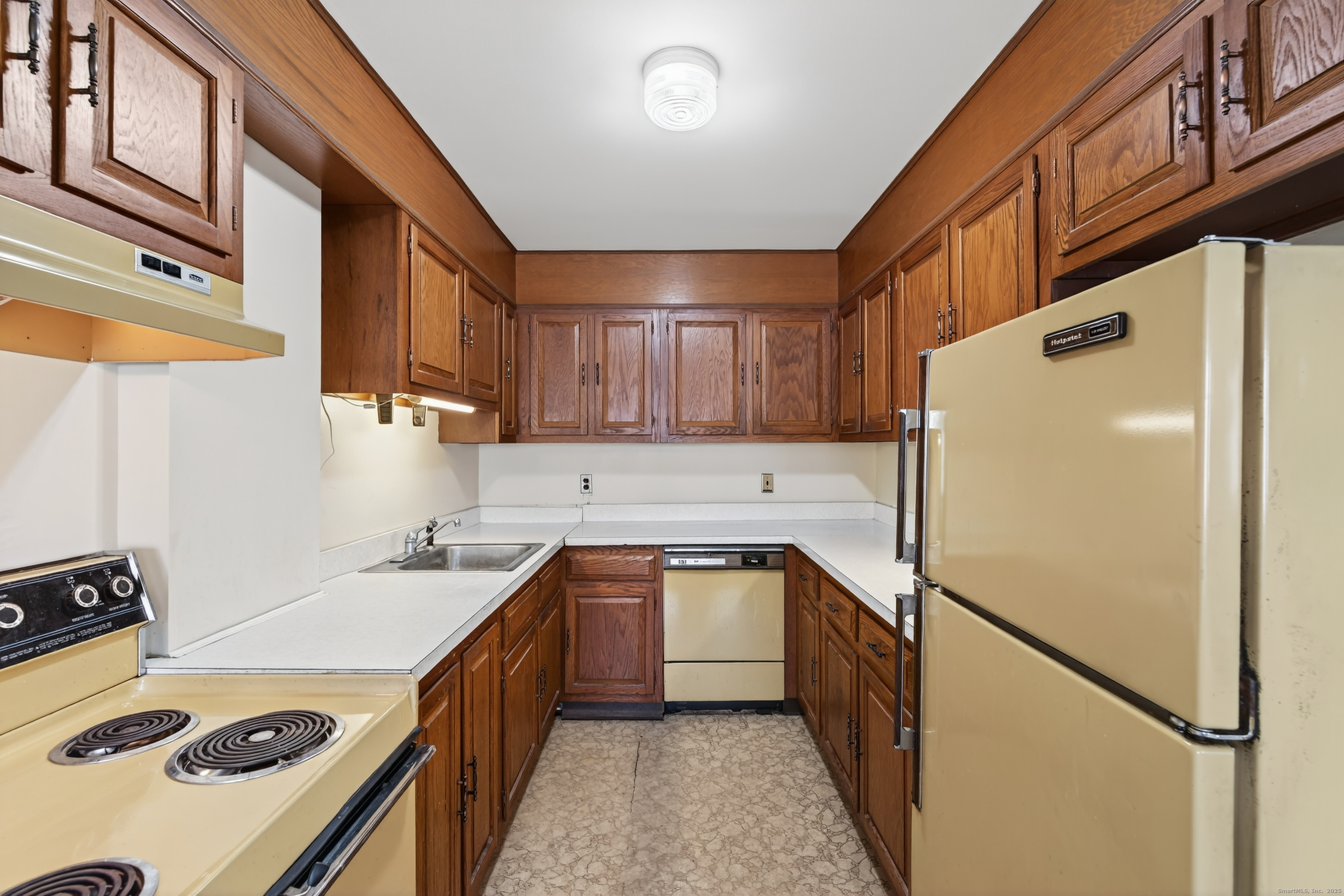 34 Crescent Street, Unit 2D Stamford, CT 06906 - Photo 16 of 37