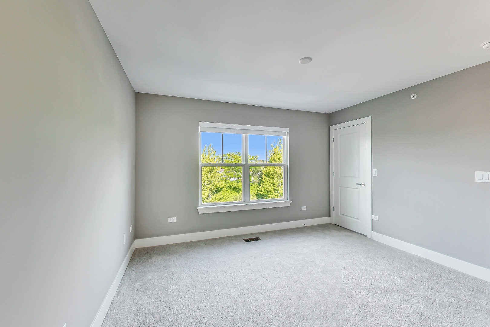 25 Clay Avenue, Unit E Highwood, IL 60040 - Photo 24 of 29 an empty room with a window