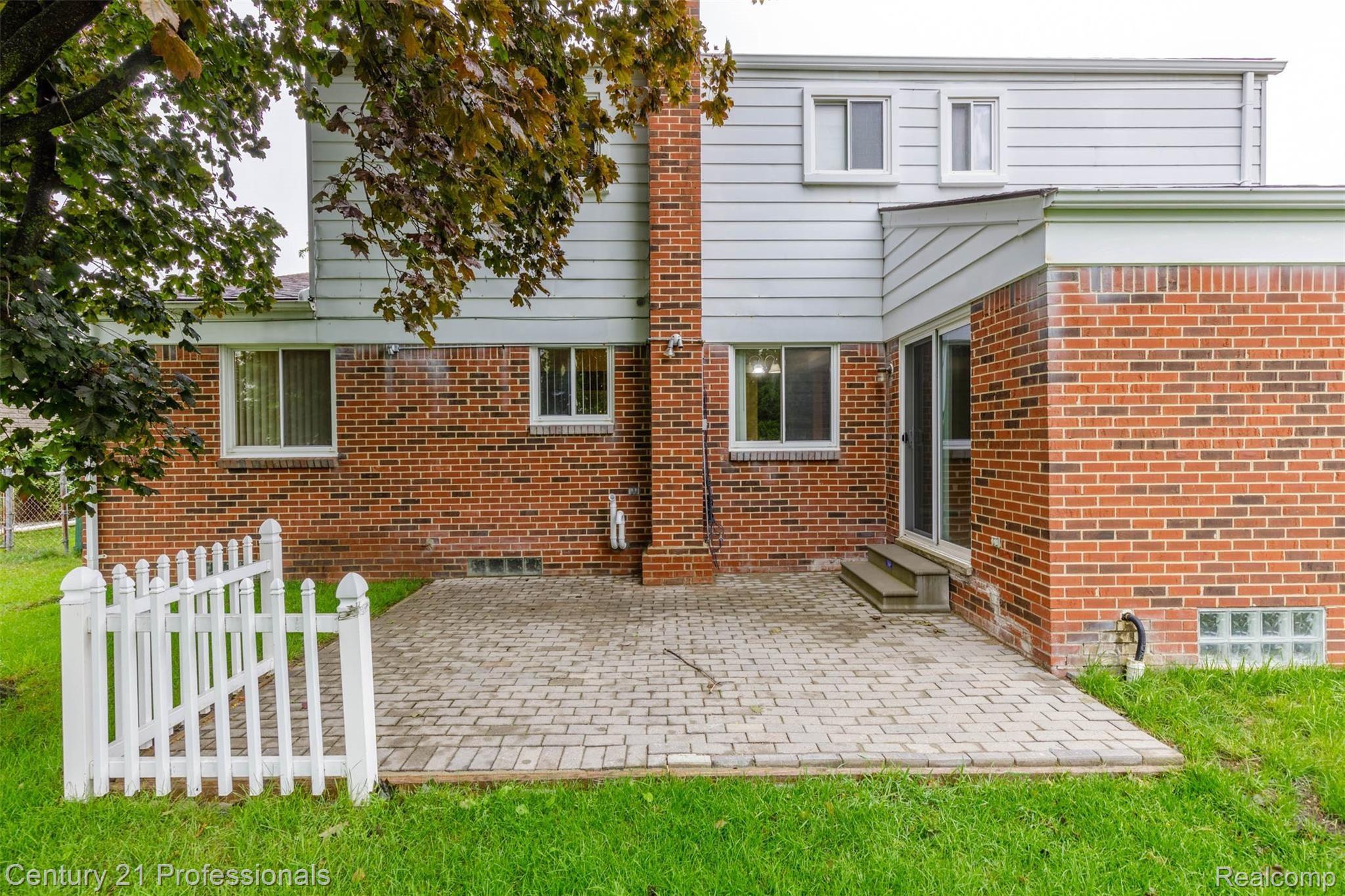 3154 Elmcrest Road Sterling Heights, MI 48310 - Photo 9 of 34 3154 Elmcrest Rd-9.jpg