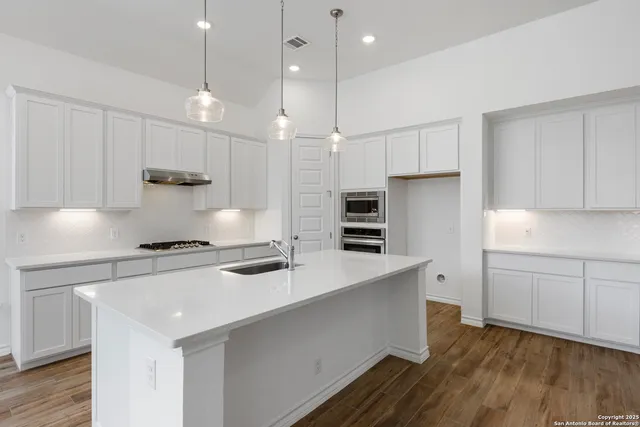 $2,700 | 1523 Balcones Fault, New Braunfels, TX 78132