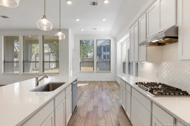 $2,700 | 1523 Balcones Fault, New Braunfels, TX 78132